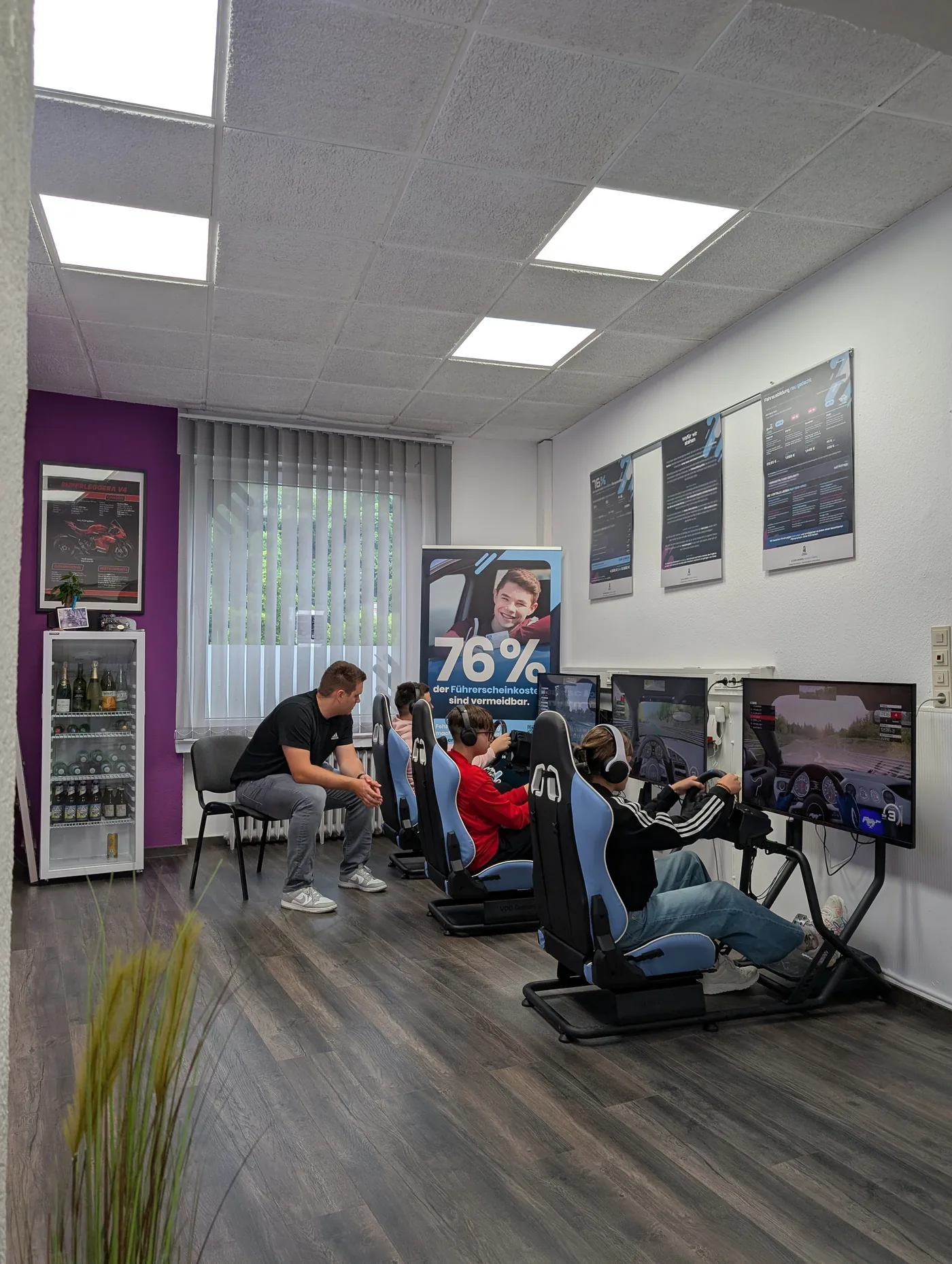 Schüler der Schul-AG am Fahrsimulator